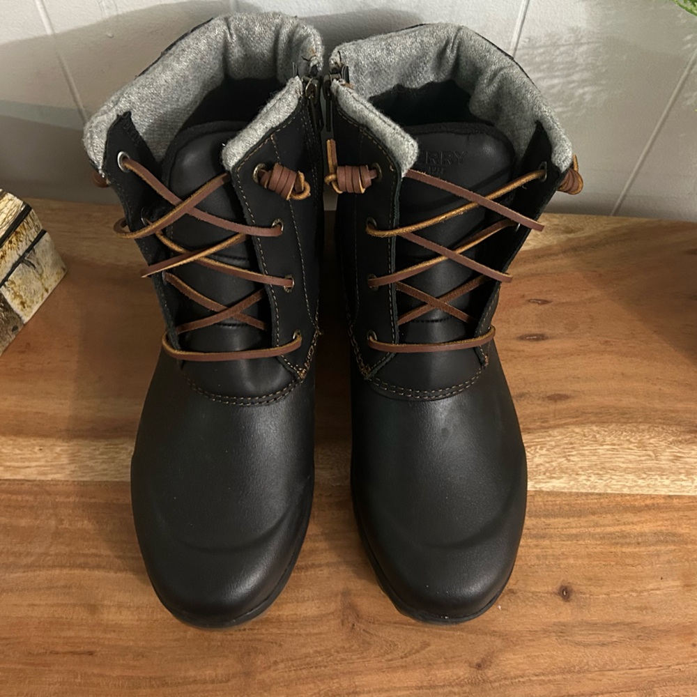 SPERRY WOMEN’s Black Leather Thinsulate Waterproof Snow Boots